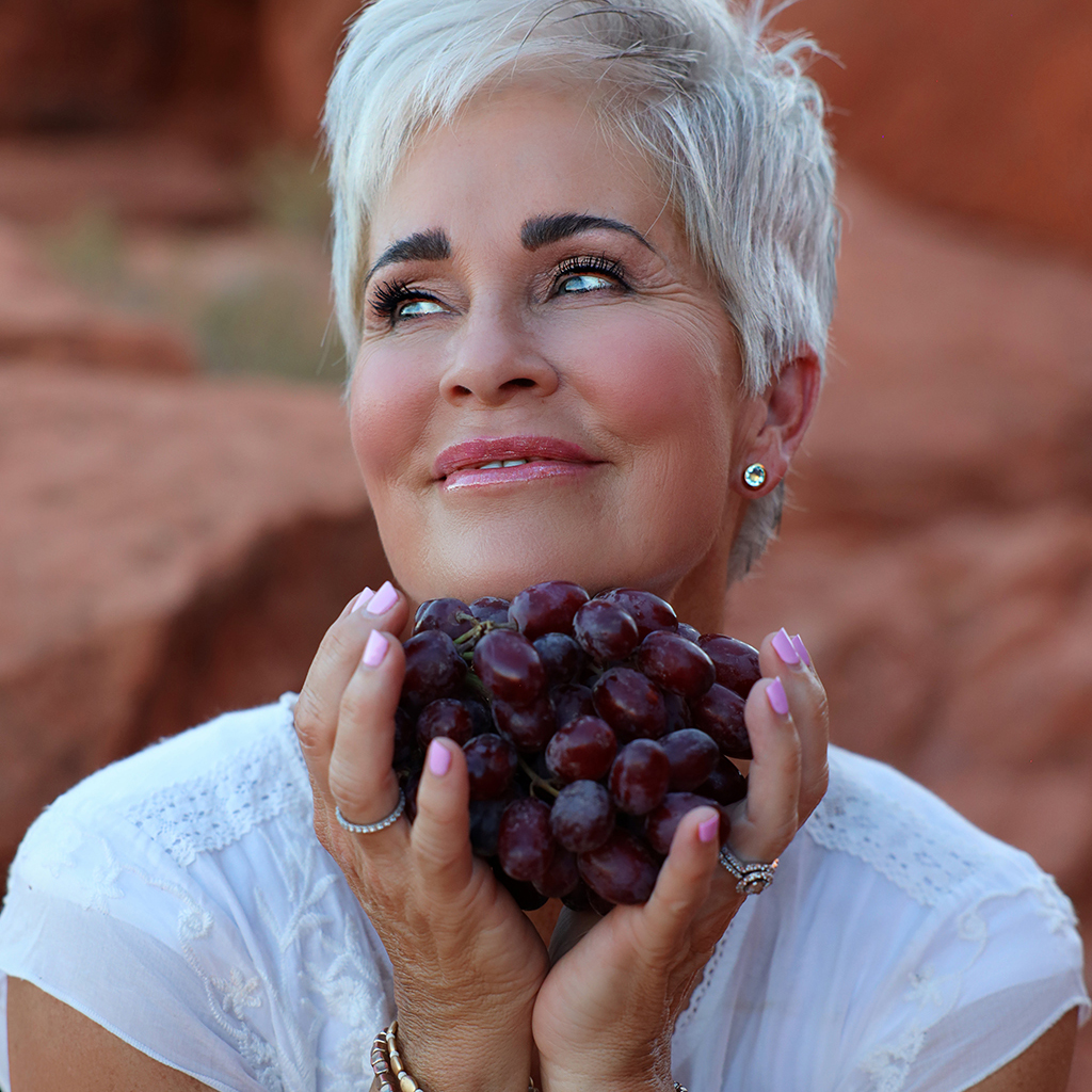 snacking-with-california-grapes