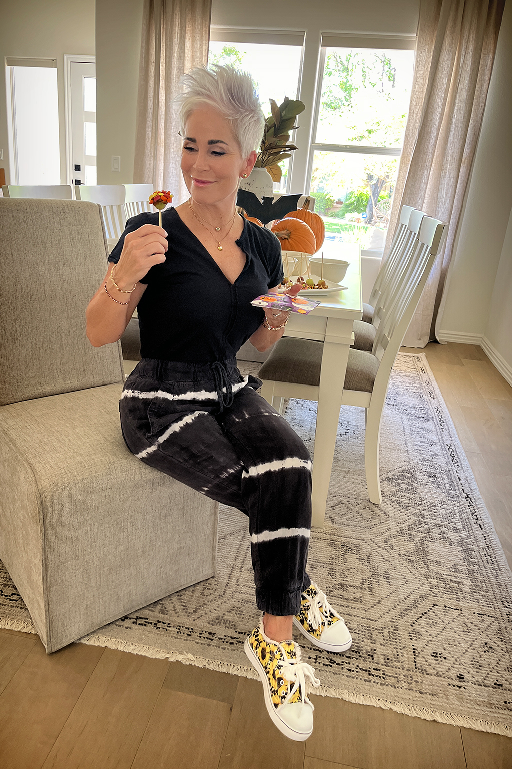 HOW TO MAKE CARAMEL DIPPED GRAPES Chic Over 50