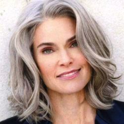 HAIRSTYLES FOR MIDLIFE WOMEN - Chic Over 50